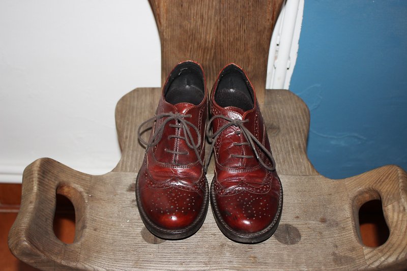 S102 (Vintage) Italian made red brown carved low-heeled shoes (23.5cm) Size: 37 - รองเท้าลำลองผู้หญิง - หนังแท้ สีนำ้ตาล