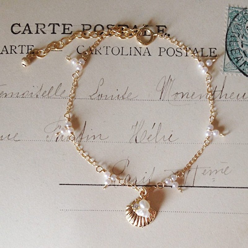 14 kgf vintage pearl and shell bijou bracelet - สร้อยข้อมือ - โลหะ สีทอง