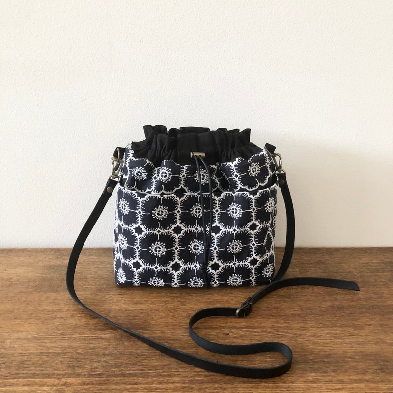 Made to order drawstring bag Mina Perhonen anemone handmade - Handbags & Totes - Cotton & Hemp Black