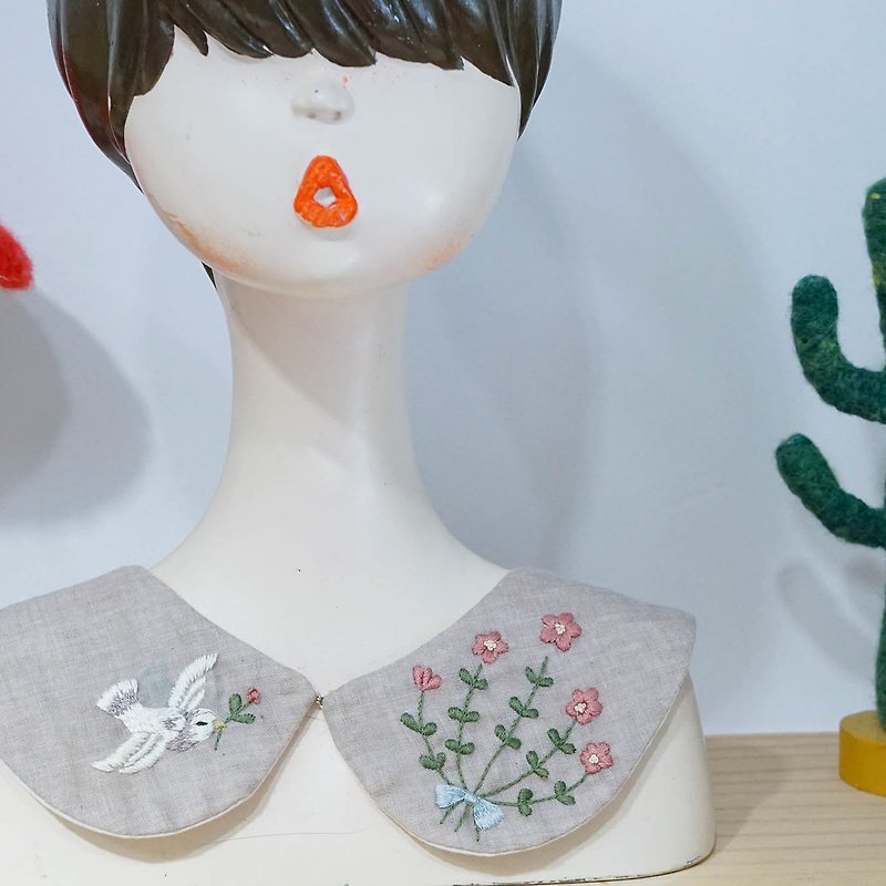 鹿リトアオリジナルデザインの手刺繍の花の文芸スカーフ襟付き - スカーフ - コットン・麻 