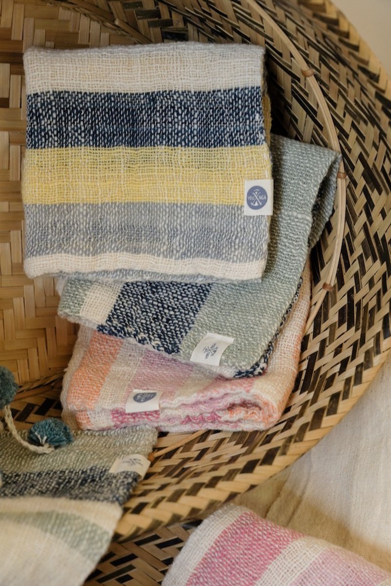 Pure raw cotton naturally dyed/vegetable dyed handwoven double-layer handkerchief square - Towels - Cotton & Hemp Multicolor