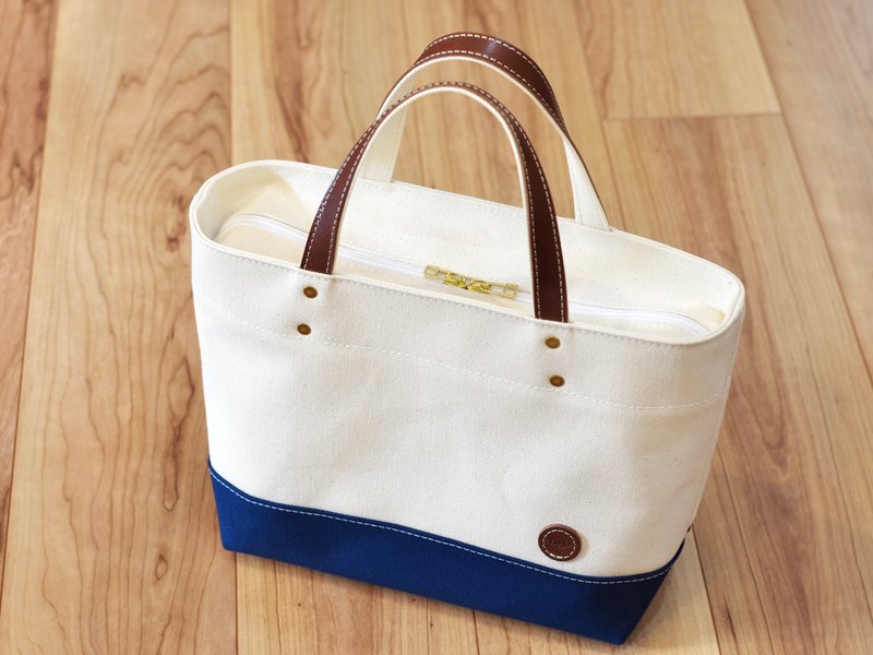 SALEレザーハンドル帆布トートバッグ S size (ZIP TOP) 生成り×ネイビー - 手提包/手提袋 - 棉．麻 白色