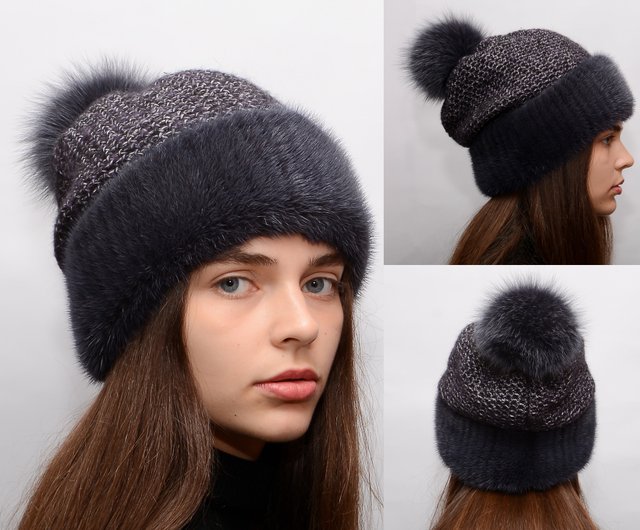 Womens beanie hat with pom clearance pom