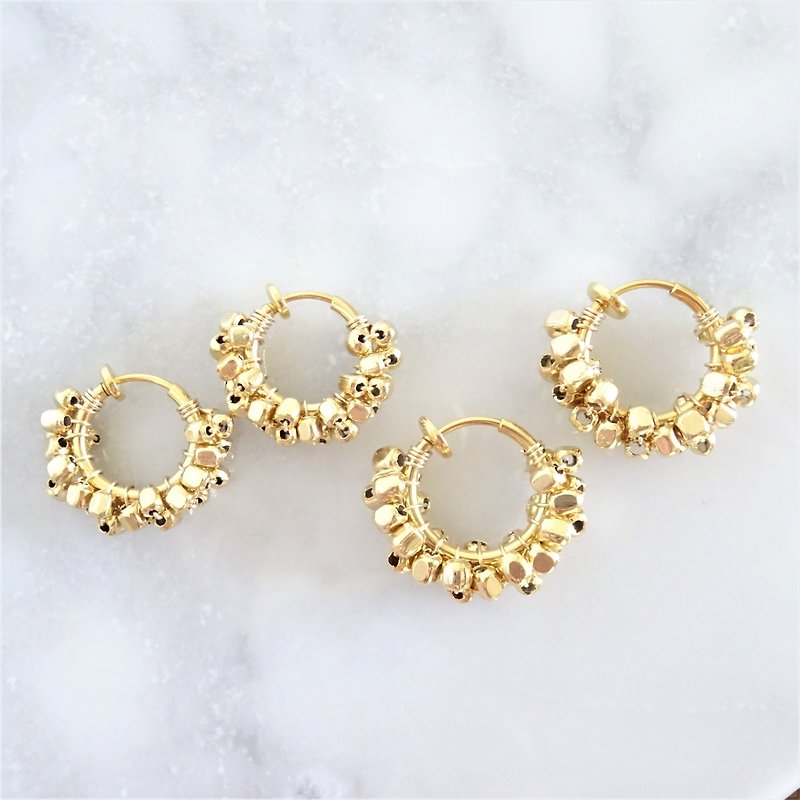 gold square metal*wrapped hoop earring耳夾式 - 耳環/耳夾 - 其他金屬 金色