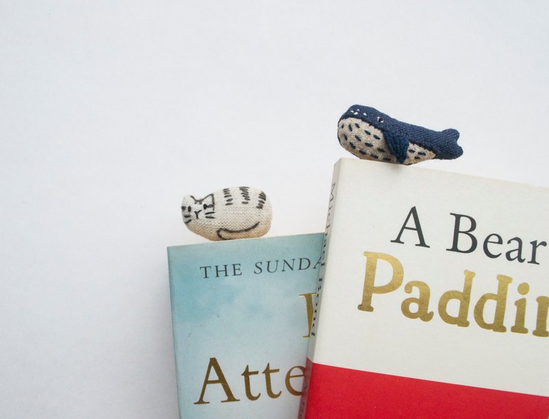 Cat and Whales hand-sewn embroidered bookmarks - 書籤 - 棉．麻 多色