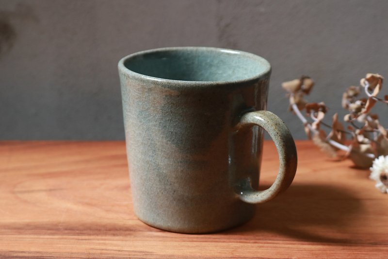 ダークブルー梅グレーマグカップ（小） - マグカップ - 陶器 