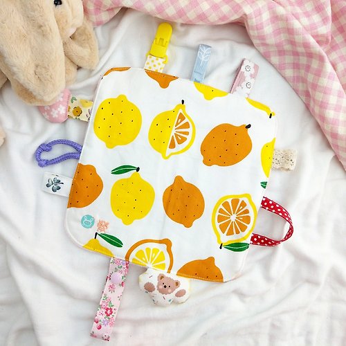 QQ rabbit 手工嬰幼兒精品 彌月禮盒 免費繡名字。大水果-3款可選。響紙安撫巾