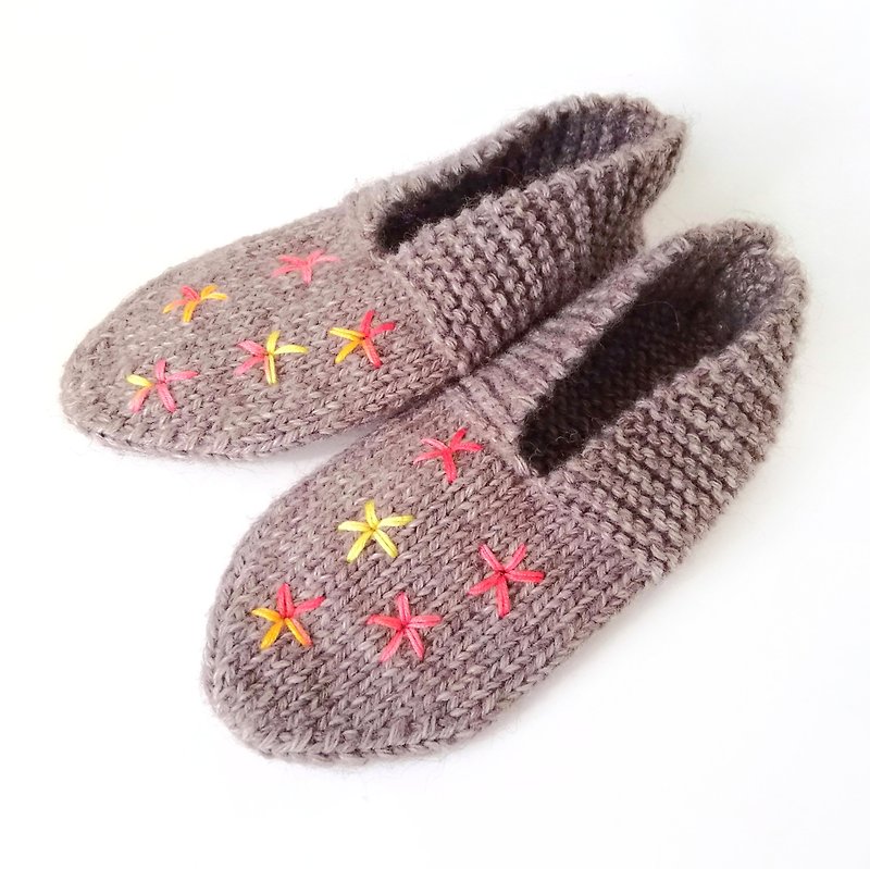 Hand-Knit Embroidered Alpaca & Merino Wool Socks-Slippers for Women - Warm, Soft - ถุงเท้า - ขนแกะ 