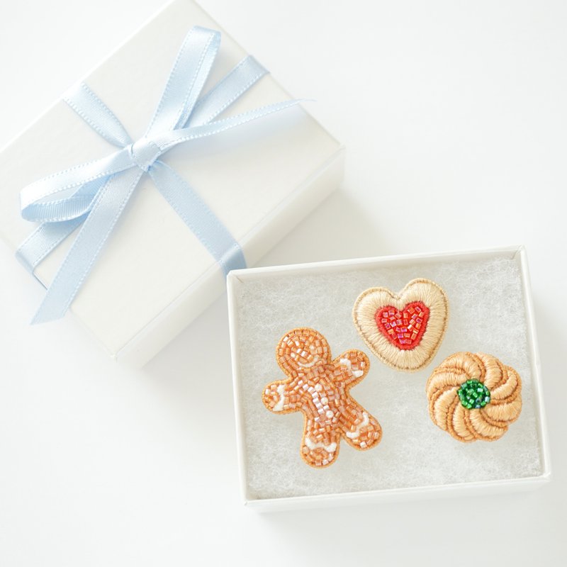 [Made to order] Beaded embroidered Christmas cookie brooch & pin badge 3-piece set Gingerbread man Jam cookie - Brooches - Other Materials Brown