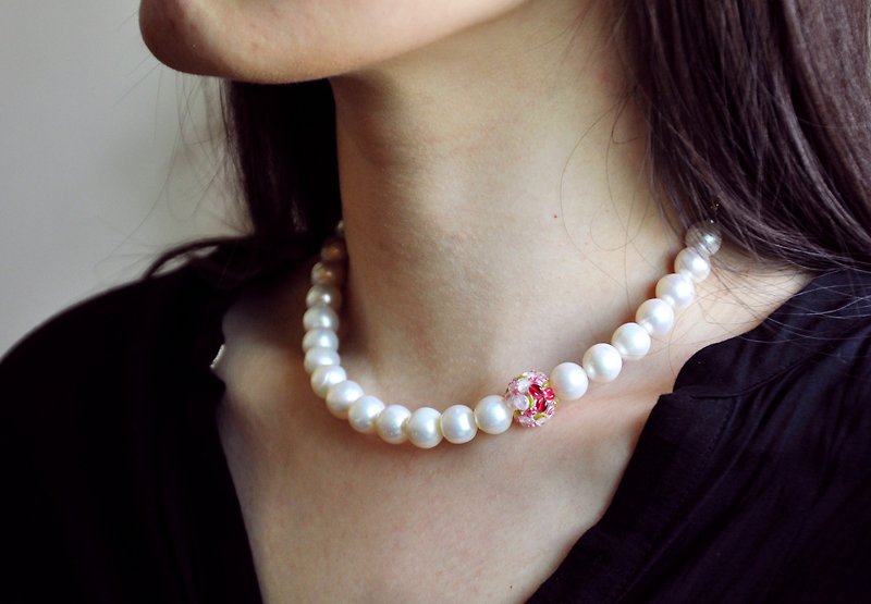 A virtuous woman-glazed flower pearl necklace_18K gold-plated accessories - สร้อยคอ - เครื่องเพชรพลอย ขาว