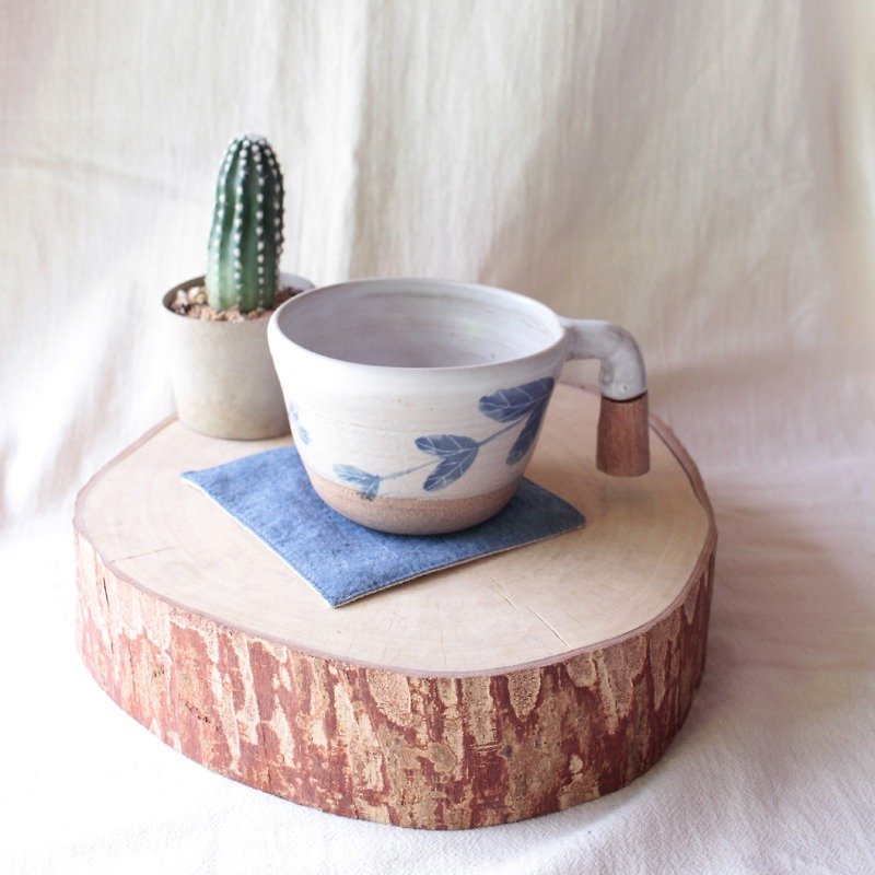 Ceramic coffee cup - 花瓶/花器 - 陶 白色