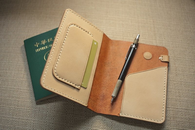 ONE+ Pure Handmade Passport Holder Passport holder - ที่เก็บพาสปอร์ต - หนังแท้ สีนำ้ตาล