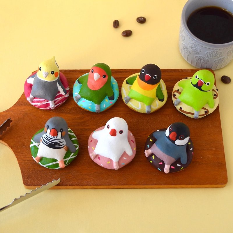 Birds on donut - Items for Display - Other Materials Brown