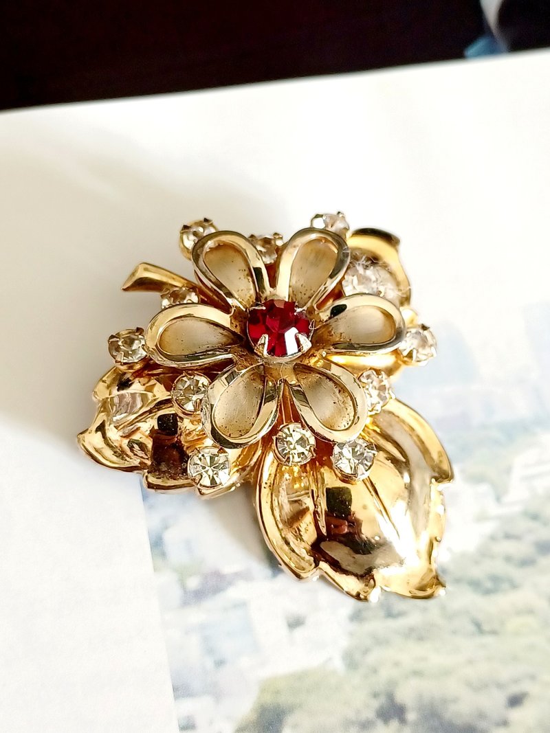 vintage jewelry 古典立體多層次萊茵花卉 別針 - 胸針 - 其他金屬 