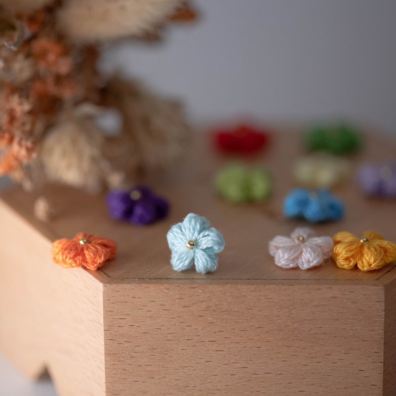 [Puff Flower] Earrings micro crocheted small flower earrings handmade Clip-On - ต่างหู - งานปัก หลากหลายสี