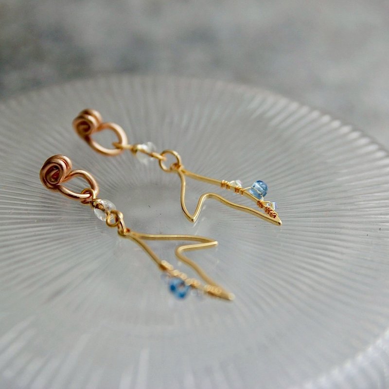 痛くないイヤリング / 小さなマーメイドテールイヤリング - ピアス・イヤリング - シェル ゴールド