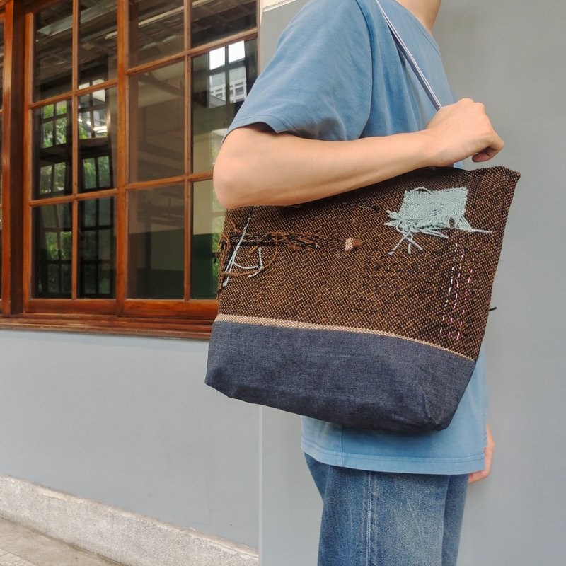 飲み込まれたメランコリックな曇りの日-ムードシリーズ-文化的で創造的なトートバッグ - トートバッグ・ハンドバッグ - コットン・麻 ブラウン