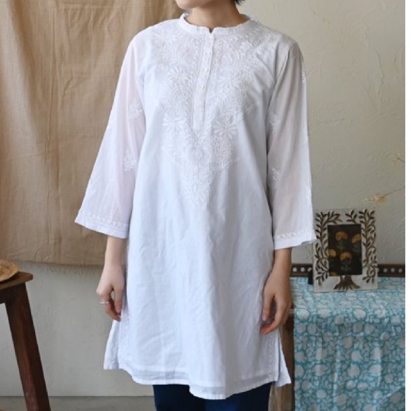 Earth Tree Fair Trade fair trade--Kurta Kurta Hand Embroidered Organic Cotton Long Length Top - เสื้อผู้หญิง - ผ้าฝ้าย/ผ้าลินิน ขาว