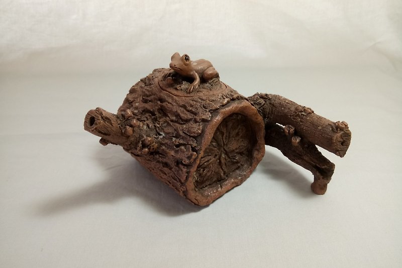 Trunk w/ lying handle ceramic teapot, handmade pottery - ถ้วย - ดินเผา สีนำ้ตาล
