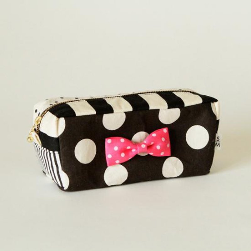box cube pouch dots borders stripes black pink ribbon brooch Sencond - กระเป๋าเครื่องสำอาง - ผ้าฝ้าย/ผ้าลินิน สีดำ