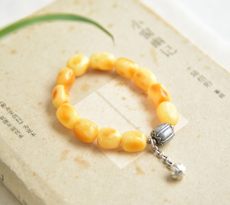 【蜜果】Amber天然琥珀大尺寸蜜蠟隨形珠帶原皮925銀清新文藝手串 - 手鍊/手環 - 寶石 黃色