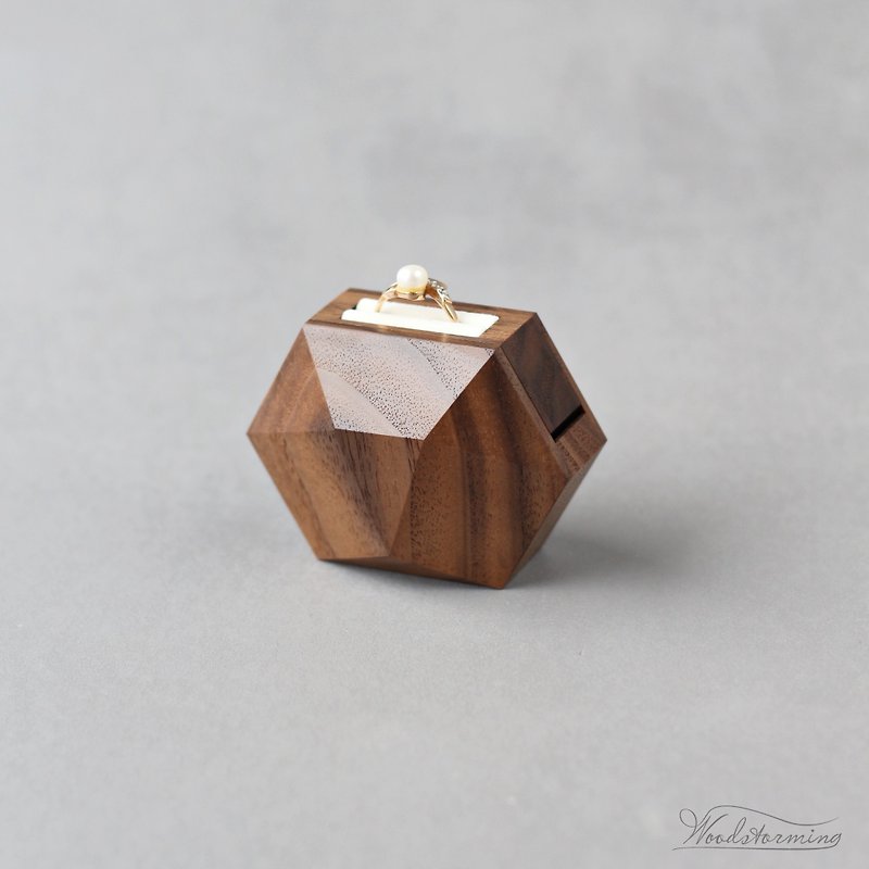 Wood Storage - Small rotating ring display box, engagement ring box by Woodstorming