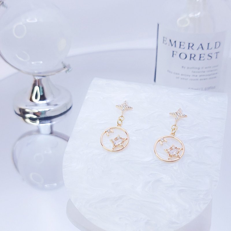 Star Language Earrings - ต่างหู - วัสดุอื่นๆ สีทอง