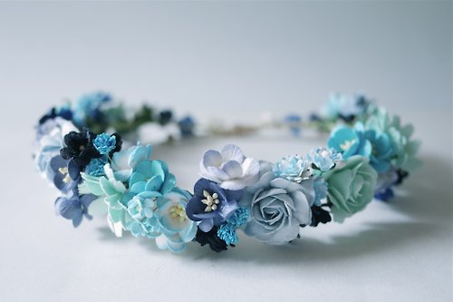 makemefrompaper Paper Flower, Bridal flower crown, Circle wild 18 cm., dark blue, white, wooden blue brush white and light blue sky color.