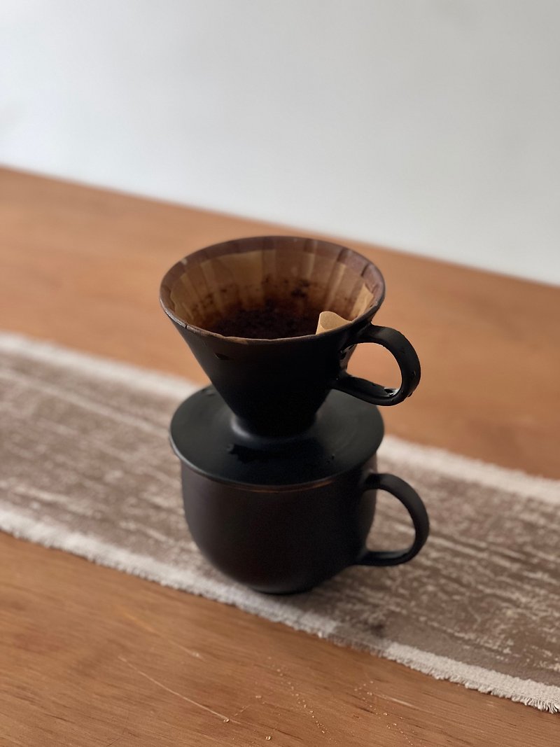 Pinmo matte black handmade coffee filter cup - เครื่องทำกาแฟ - ดินเผา สีดำ