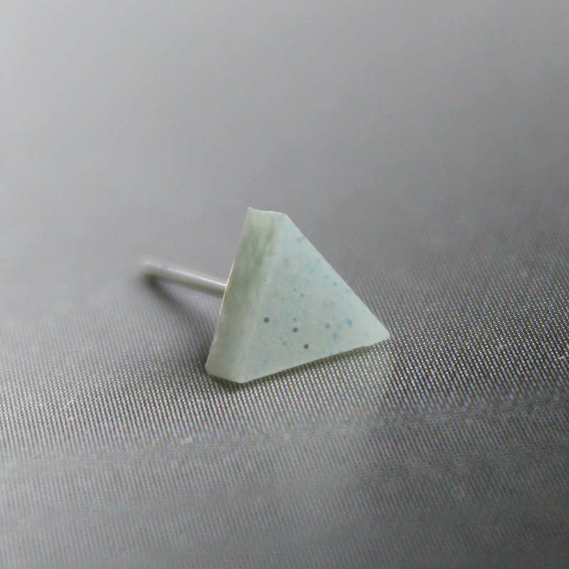 Triangle Earrings ▽ 422 / Into the White ▽ Single Stud - ต่างหู - ดินเหนียว ขาว