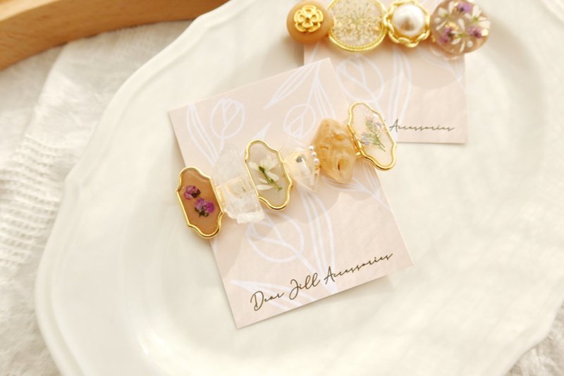 Pressed flower handmade hairclip - เครื่องประดับผม - เรซิน สีกากี