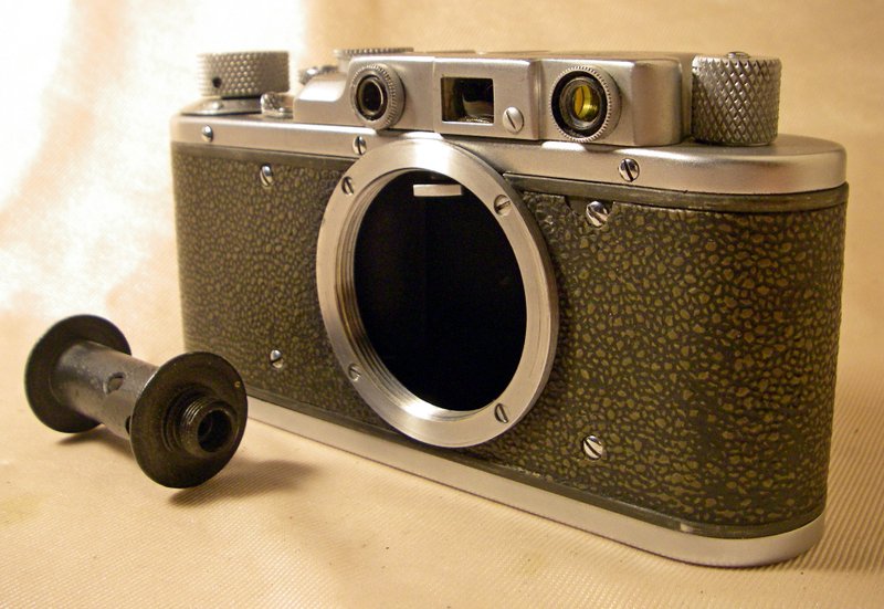 KMZ ZORKI-1 camera BILINGUAL BODY TAKE-UP SPOOL M39 LTM lens mont Leica-II 1950s - กล้อง - วัสดุอื่นๆ 