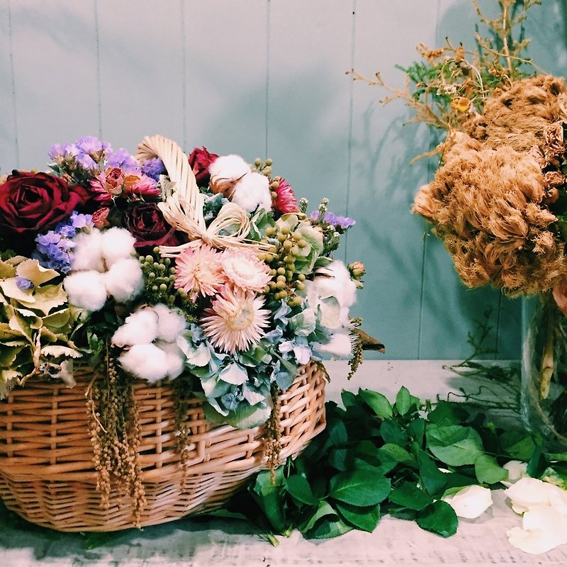 Dry flowers - Going for picnic with flowerbasket - ช่อดอกไม้แห้ง - พืช/ดอกไม้ หลากหลายสี
