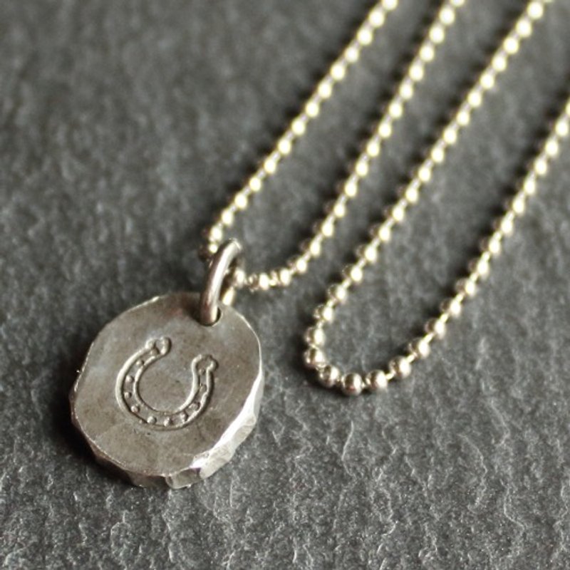 Tin × silver necklace [Stamped Tin Necklace #Horseshoe] Metal Silver Japan - สร้อยคอ - เงิน สีเงิน
