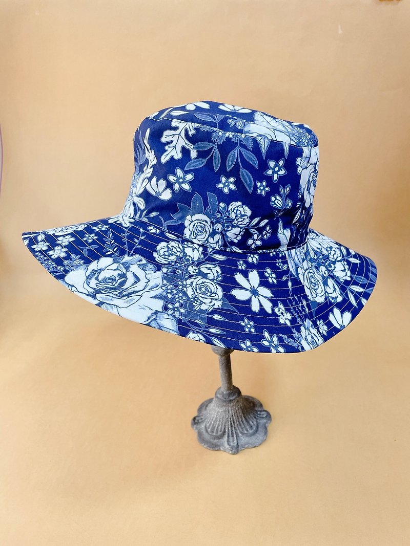 RARAKO hand-made-handmade limited edition micro-wavy brim sun hat-Azure Garden/AGF - หมวก - ผ้าฝ้าย/ผ้าลินิน สีน้ำเงิน