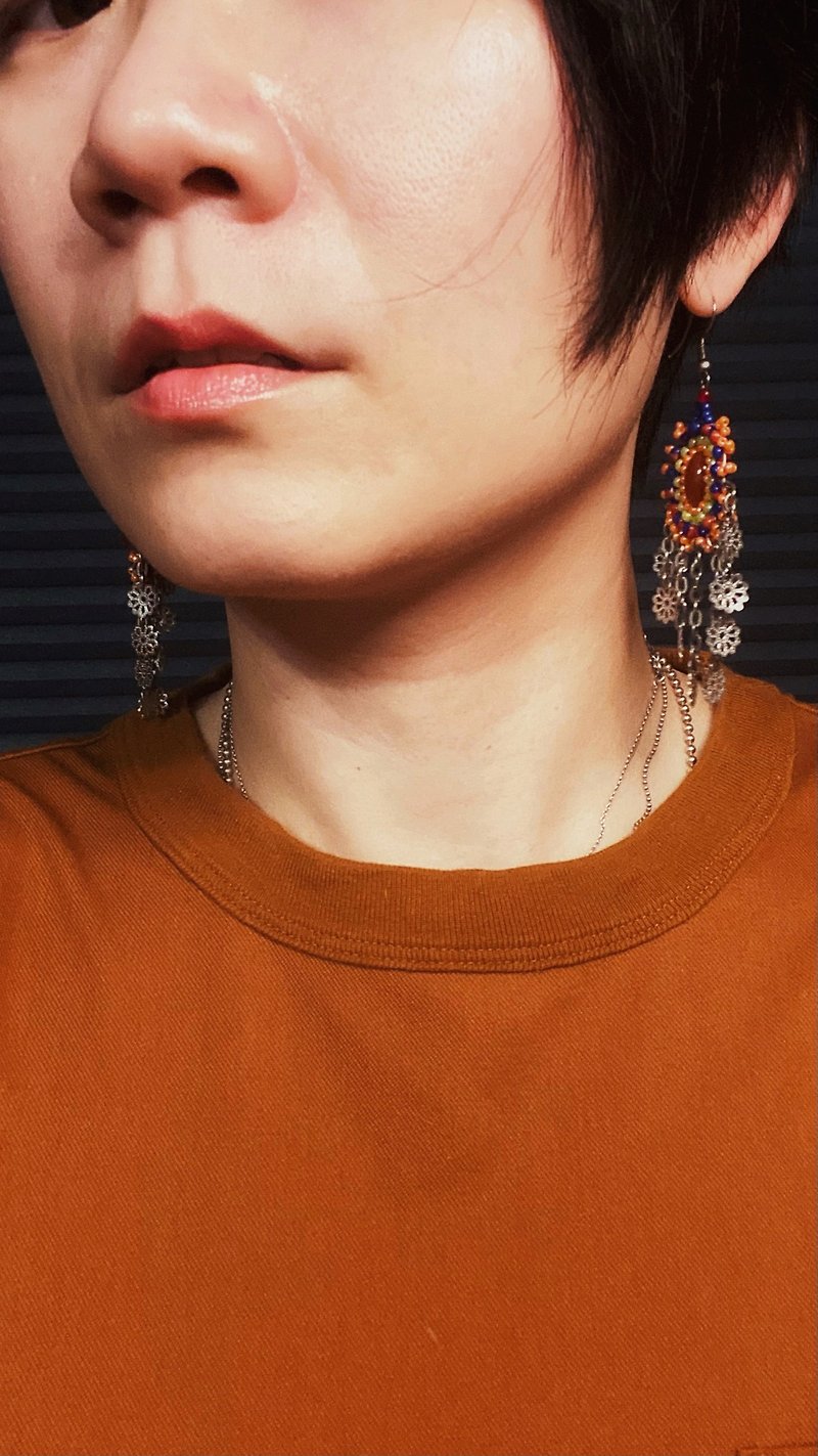 Spot discount Aboriginal mother hand-woven beaded classic color flower earrings - ต่างหู - อะคริลิค หลากหลายสี