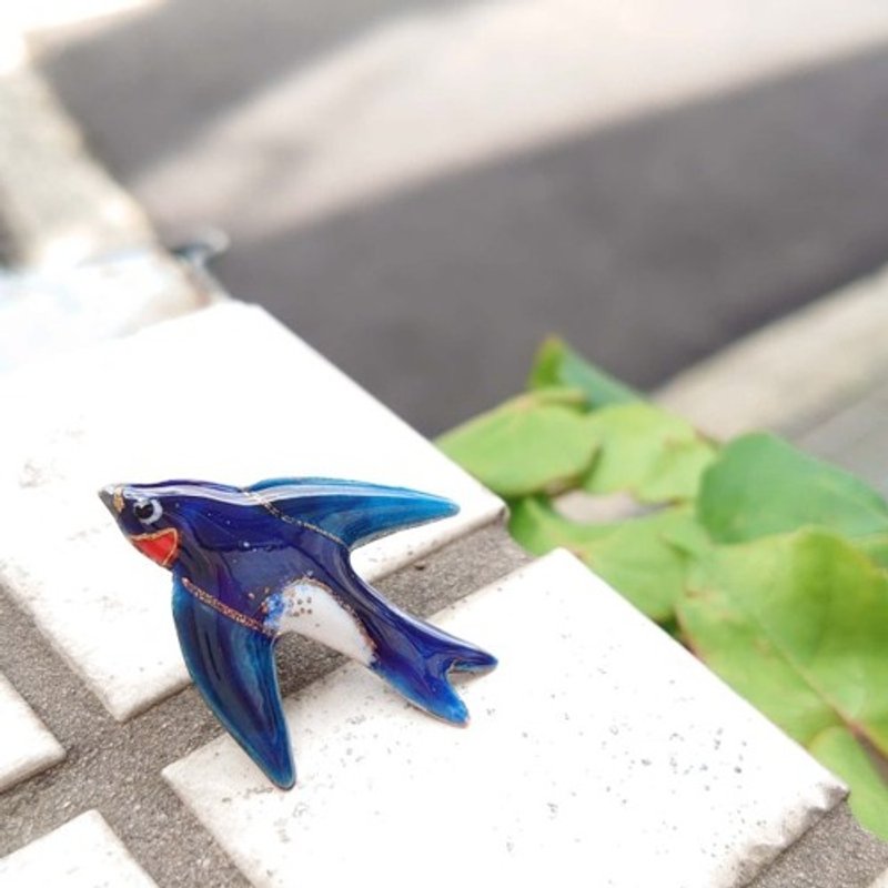 Swallow cloisonné pin brooch - เข็มกลัด/พิน - โลหะ สีน้ำเงิน