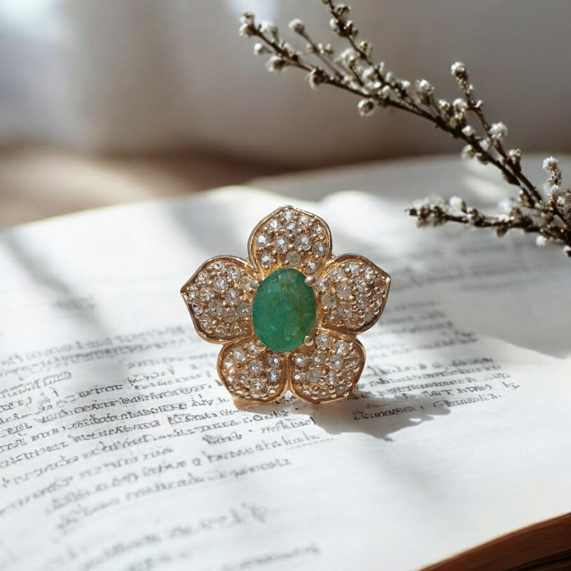 Flower lover ring, Emerald ring decorated with White topaz, silver925 gold plated frame - 戒指 - 寶石 綠色