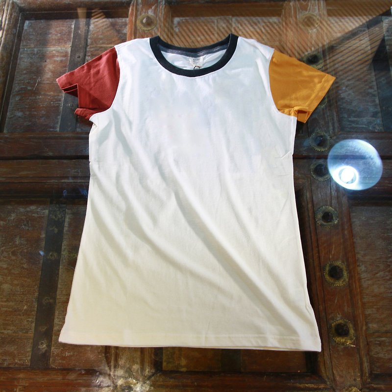 [サイン]聖なるシャツオーガニックコットンTプライム女性の腰版の三つのグループ - Tシャツ - コットン・麻 多色