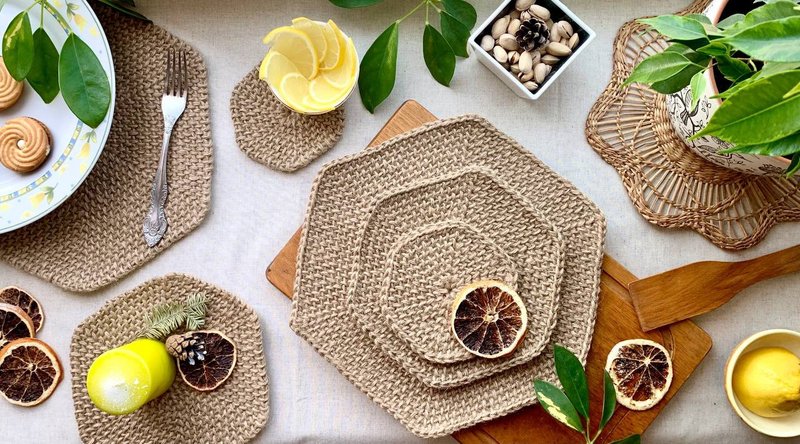 Jute napkins Set of 3 different size crochet farmhouse hexagonal coasters - 桌布/桌巾/餐墊 - 棉．麻 咖啡色