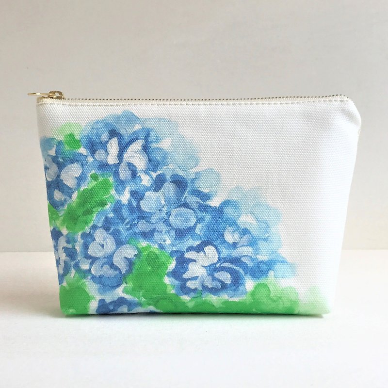 Blue garden gusseted pouch Flower pattern New color Blue B - กระเป๋าเครื่องสำอาง - ผ้าฝ้าย/ผ้าลินิน สีน้ำเงิน