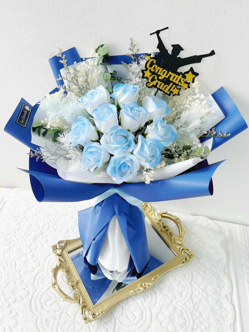 Graduation bouquet graduation gift soap flower rose flower - ช่อดอกไม้แห้ง - พืช/ดอกไม้ สีเหลือง