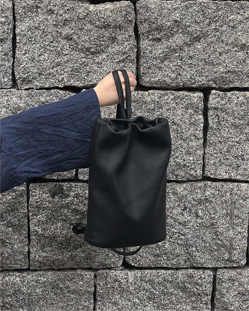 極簡空氣感羊皮休閒背包背囊 原創設計 小眾品牌 - 後背包/書包 - 真皮 黑色