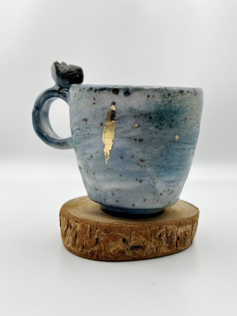 Handmade firewood-opening series-Shanshui Shino gilt coffee cup-cute kitten-blue - Mugs - Pottery 