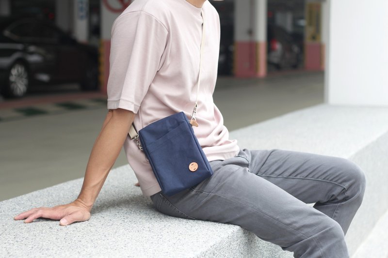 Square Small Bag/Side Bag/Crossbody Bag Japanese Canvas-Prussian Blue - กระเป๋าแมสเซนเจอร์ - ผ้าฝ้าย/ผ้าลินิน สีน้ำเงิน