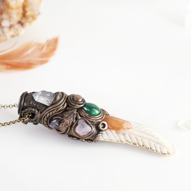 Agate Leaf-Shaped Crystal Pendant - Necklaces - Crystal White