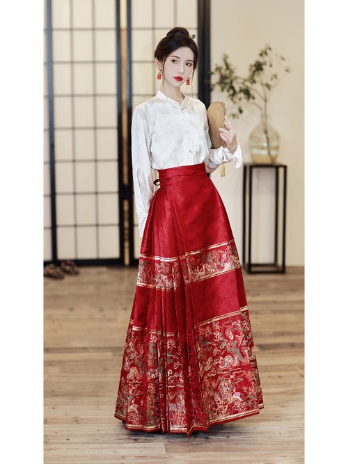 地獄彼岸花　織錦馬面裙　赤黒金色ロングスカート　明製漢服　曼珠沙華和服和装コーデ 曼珠沙華】振袖・黒 | eninaru