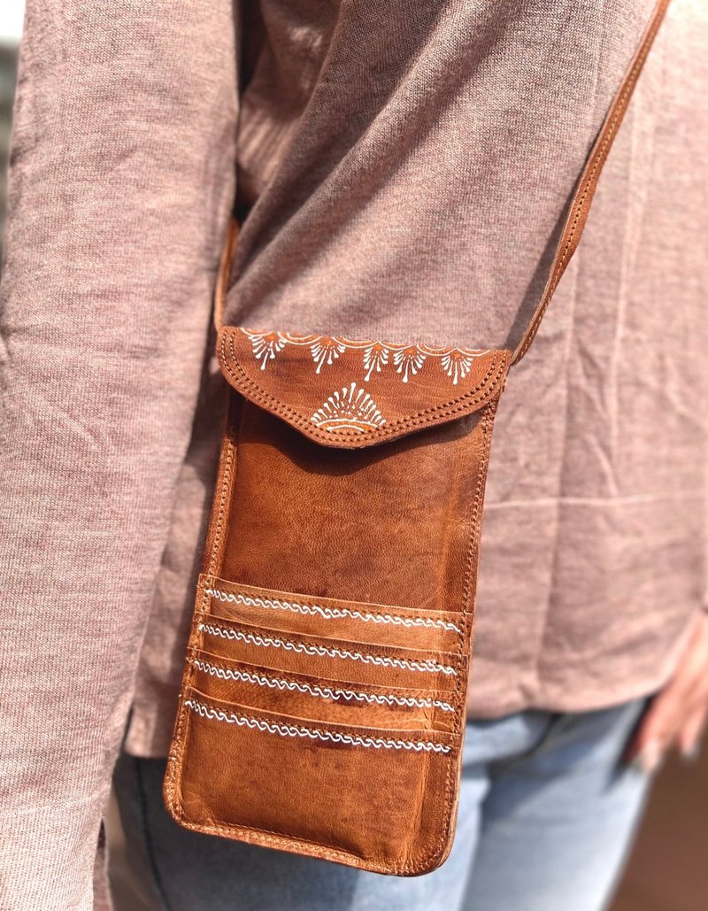 手工羊皮革丨隨身側包-風紋 - 側背包/斜背包 - 真皮 咖啡色