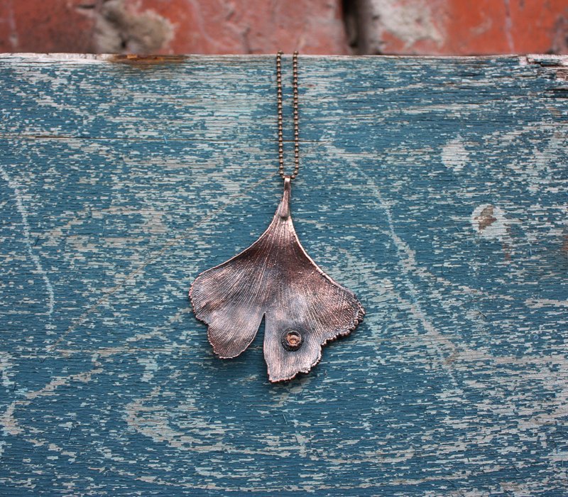 Real ginkgo leaf copper necklace - 項鍊 - 銅/黃銅 