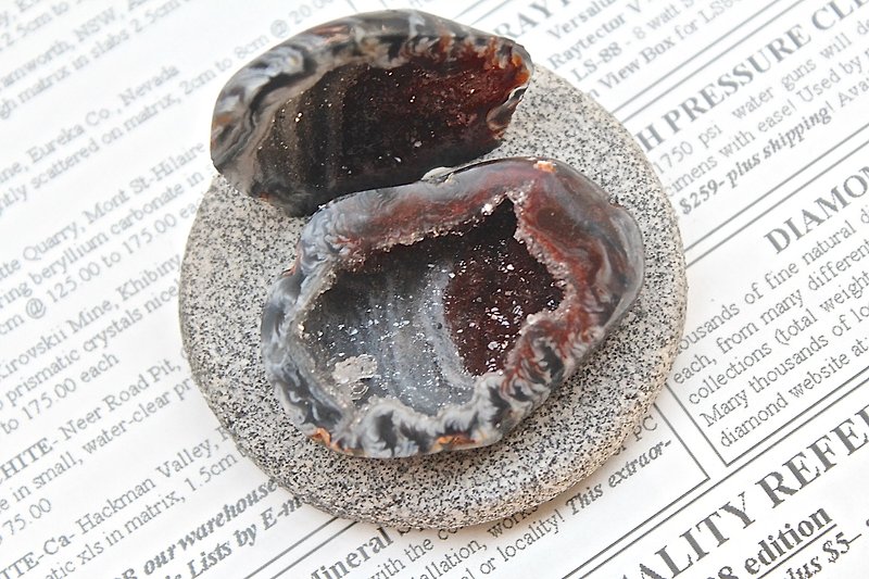 瑪瑙石は、ベースとSHIZAIミニクリスタル宝庫を植え - 置物 - 紙 ブラック